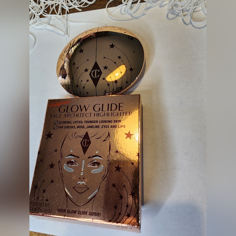 Charlotte Tilbury Glow Glide Face Architect Highlighter in Moonlit Glow